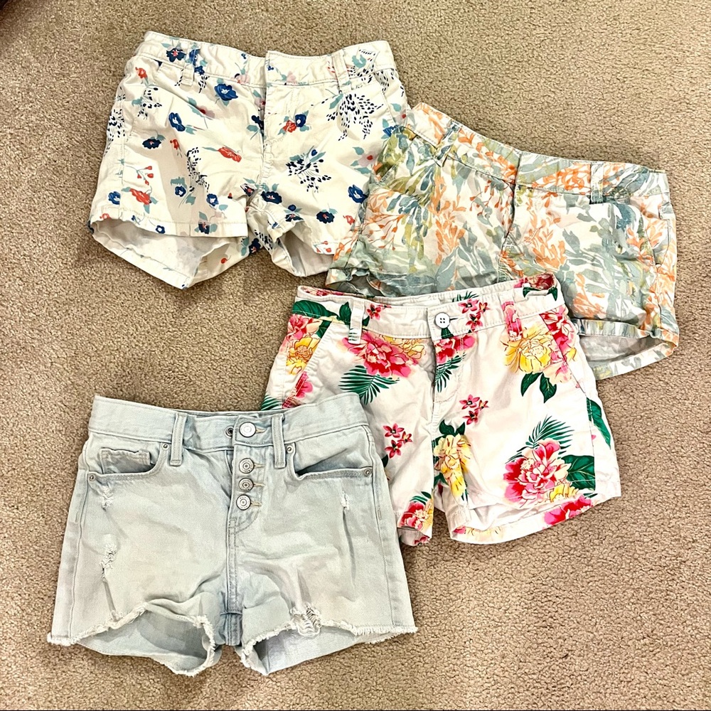 Lot of girls old navy shorts. Printed khaki’s sz 8, denim sz 7. Price for all 4.